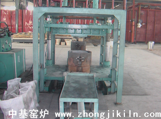生產(chǎn)碳化硅罐壓機(jī)模具一角