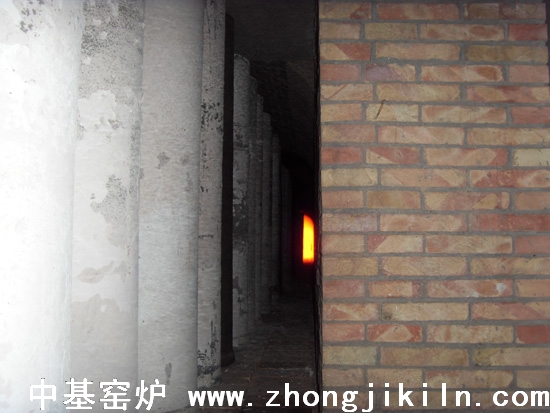 新疆克州眾維182米天然氣釩鈦磁鐵礦海綿鐵隧道窯生產(chǎn)中窯頭一角