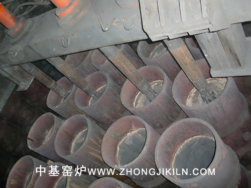 卸錠機(jī)工作中